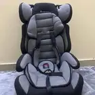 كرسي أطفال نظيف لم يستخدم إلا مره واحده