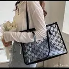 شنطة لبنات الجامعه