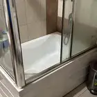 كبينة استحمام نظيفه وشبه جديده