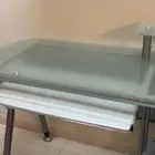 طاولة حديد وقزاز