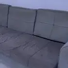 كنب وطاولة