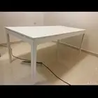 طاولة إيكيا ابيض