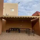 مظلة سياره جديده وقماش ثقيل ويوجد جلسه كامله