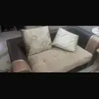 كنب وطاولة طعام