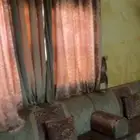 كنب 4في5 متصل مخمل مع ستارتين مع 10 مخاد مع5 مراكي