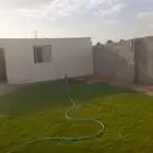 حوش للايجار معه غرفه ومطبخ ودورتين مياه ومظلات