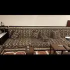 للبيع كنب سوري و طاولة و الستارة