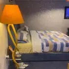 غرف عزاب مؤثثة ومشتركة للإيجار