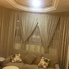 للبيع كنب مكون من 2 كنبه مقاس 3 مقاعد 1 كنبه مقعدين