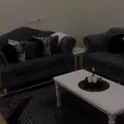 كنب نظيف البيع مع طاولات