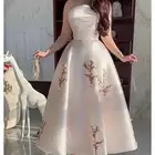 فستان ابيض مشجر