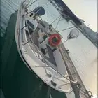 قارب للبيع عليه مكينه 200 حصان