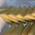 لف وتفريز ورق عنب سمبوسة