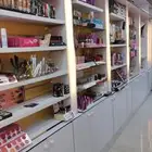 رفوف وديكورات محل ورد   للبيع