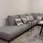كنب رصاصي حرف Lوقطعه منفصله وطاولات