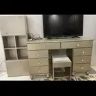 مكتب ورف ومقعد