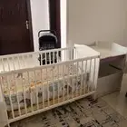 سرير اطفال و عربة اطفال