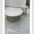 طاولتين وكنب وسجاد