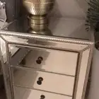 تسريحه مع مرايا وكومدينه وحده