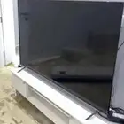 شاشه 65 بوصه للبيع سبب البيع ماتشتغل جاها كسر بسيط