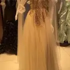 فستان من المصمم الحديث في جده