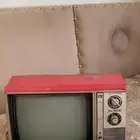 تلفزيون قديم. ماادري شغال او لا ابيعك ديكور