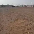 استراحه للبيع يوجد غرف وحوش غنم واسع
