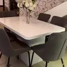 طاولة طعام