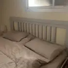 سرير وتواليت نظيف ما فيه كسر