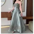 فستان من براند بارلينا