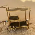 طاولة و عربة تقديم