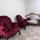 كرسيين وطاولة