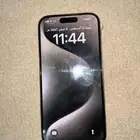 جوال ايفون 15برو128قيقا كامل مع اغراضه ولكرتون معه