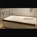 سرير مع المرتبة شبه جديد