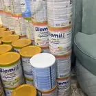 علب حليب معدنية فاضية