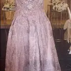 فستان تلبس مره وحده للبيع 250 فستان ملكة