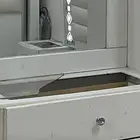 سرير و طاوله