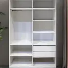 يوجد دواليب مفكوكة للي يحتاجها لوجه الله الموقع الطرف