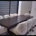 طاولة طعام 12كرسي اخذتها من أشلي بقيمة9000الريال ولا استخدمت