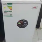 ثلاجة صغيرة شبه جديده.