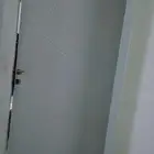 باب المنيوم وباب خشب
