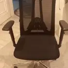 كرسي اسود متحرك