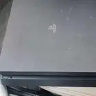 للبيع بلايستيشن 4 نظيف لم يتم فتحه استخدام قليل جدا