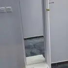 علاقة ملابس مع مراية