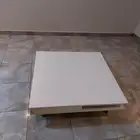 طاولة من ايكيا