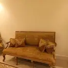 كنب مستخدم نظيف