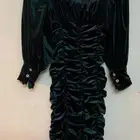 فستان اخضر مخملي