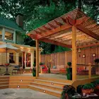 مظلات وجلسات خشبية