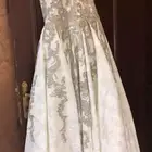 فستان فرح نظيف لبسه وحده .