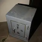 خزنة فلوس ثقيل جدا وممتازه نظافه